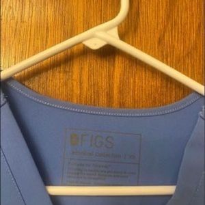 XS ceil blue casma three-pocket scrub top